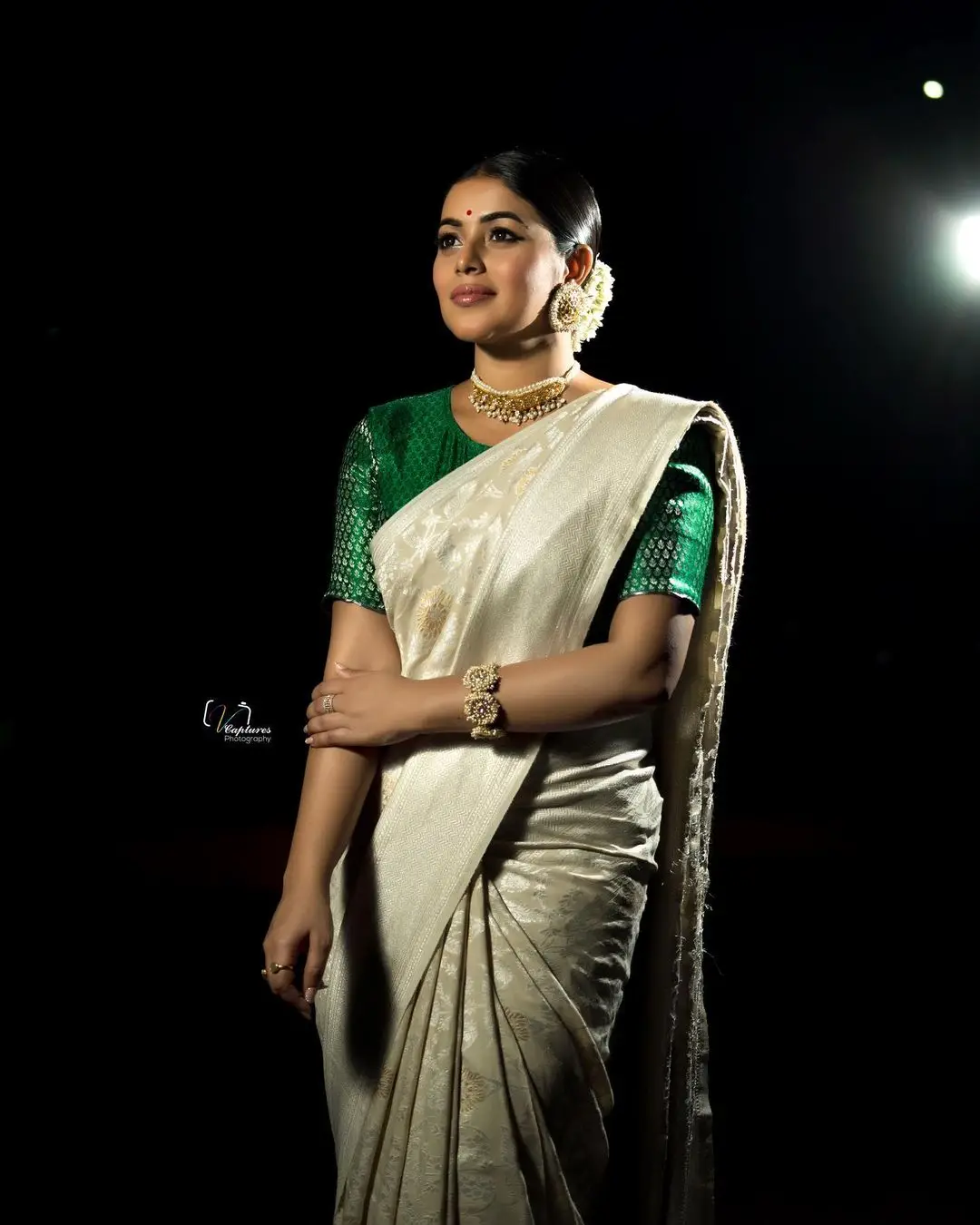 Malayalam Girl Shamna Kasim In White Saree Green Blouse